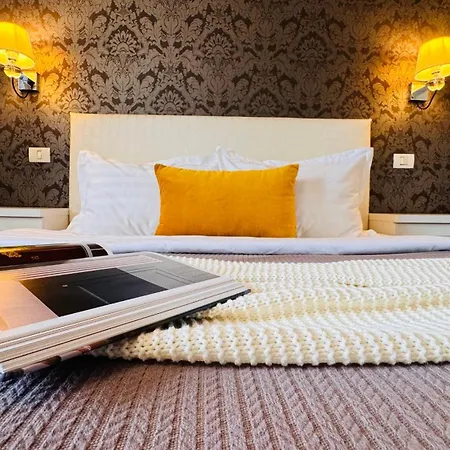 Maison Warmth - Elegant Sunlit 2br Near Piata Victoriei Apartmán