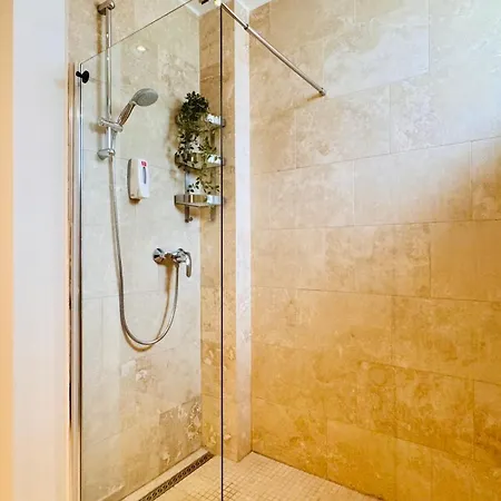 Maison Warmth - Elegant Sunlit 2br Near Piata Victoriei Apartmán *
